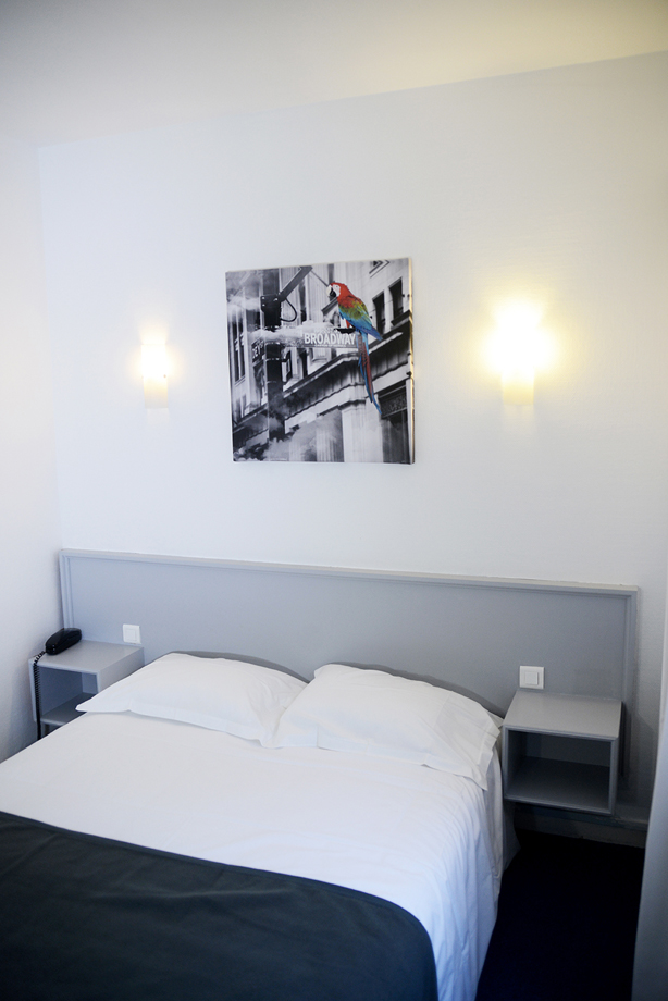 Hôtel Astoria à Saint Etienne - Chambre standard - Confortable et récemment rénovée, nos chambres offrent tout le confort dont vous avez besoin.